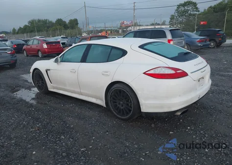 2011 Porsche Panamera 2/4 z USA, uszkodzony, nr VIN WP0AA2A77BL017162